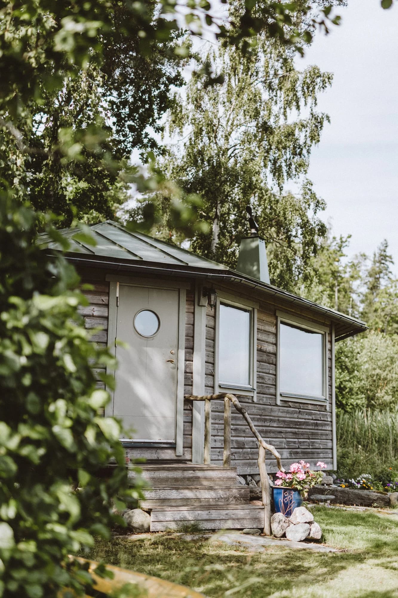 The sauna and waterfront