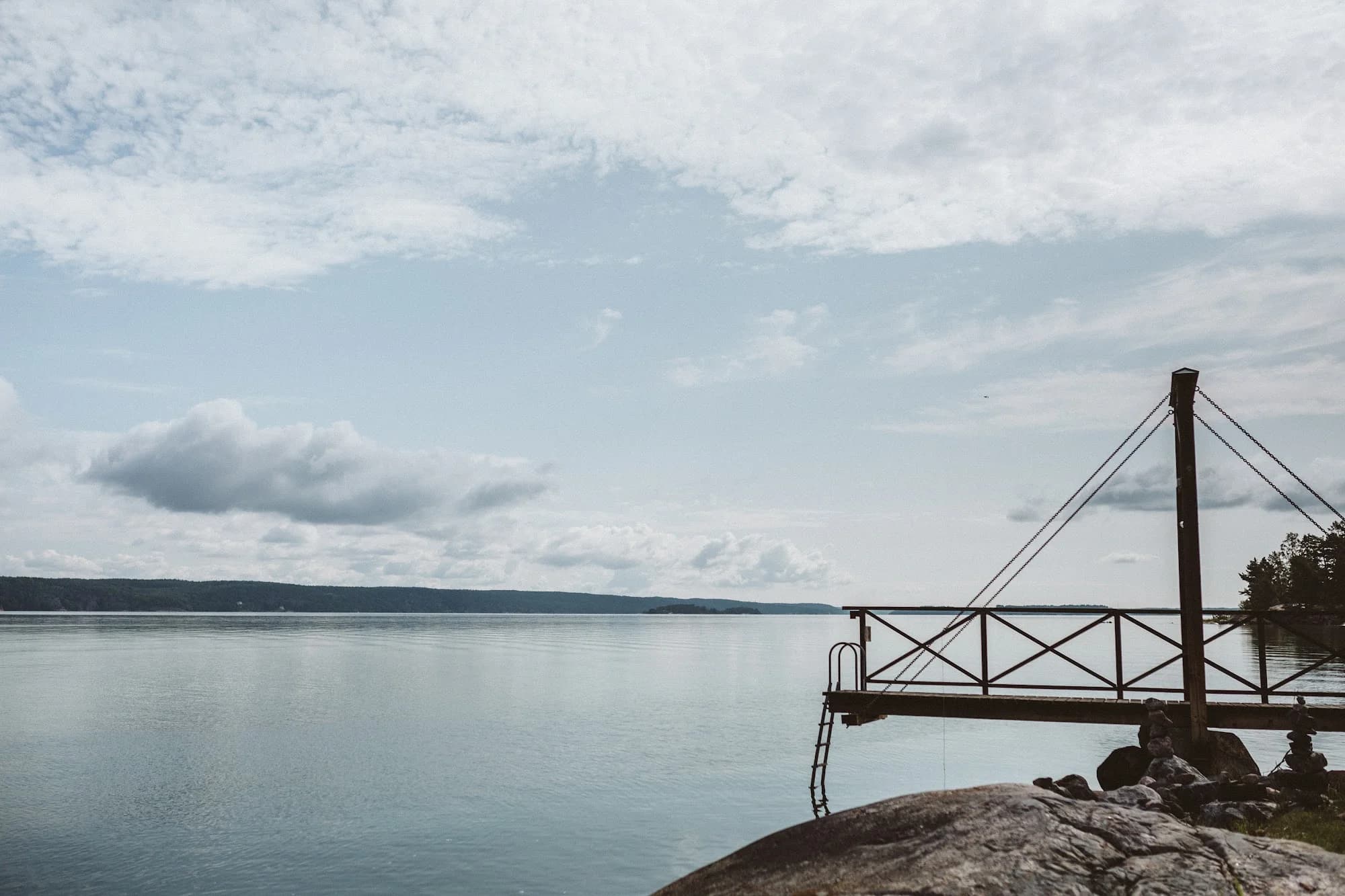 The sauna and waterfront
